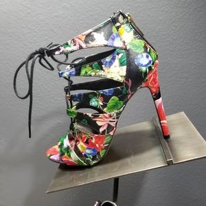 Madden Girl Raceyyy Heels sz 9
